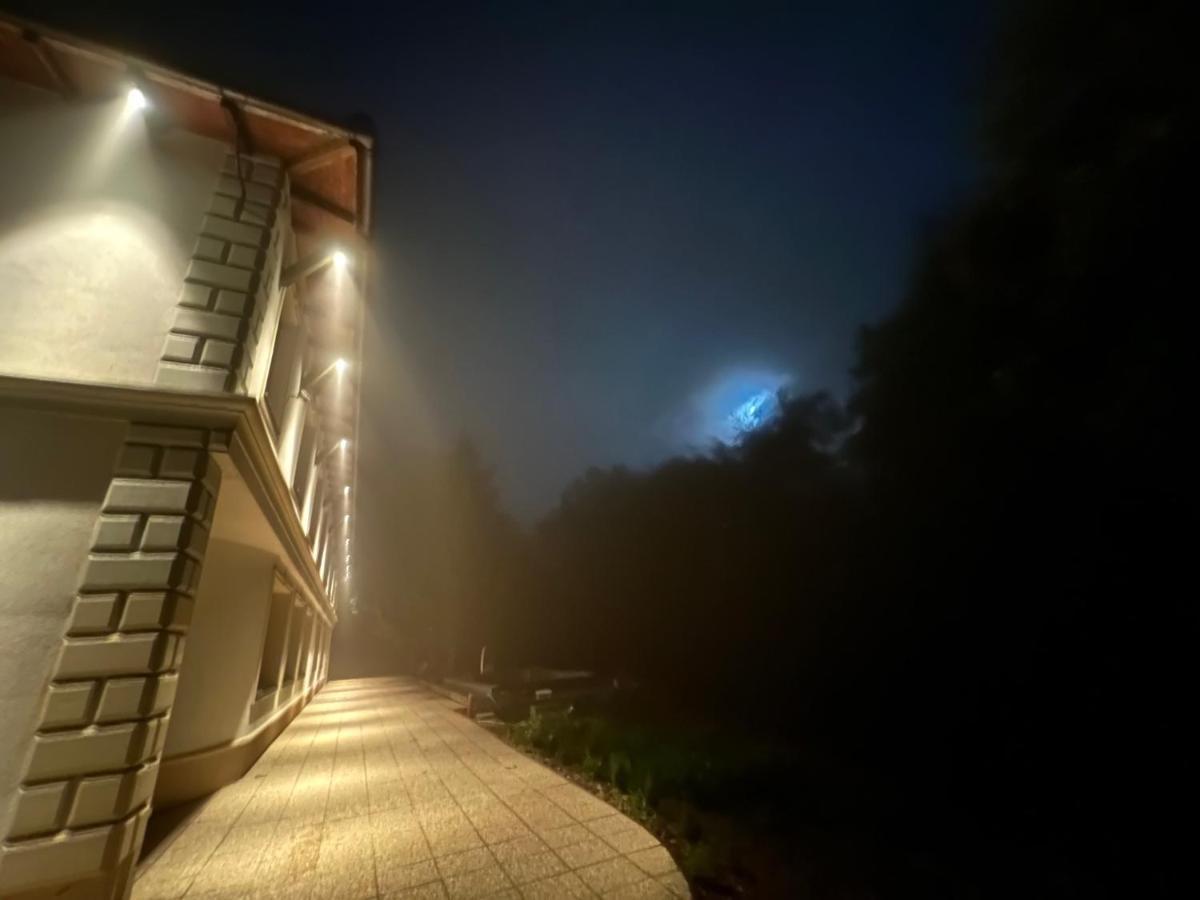 Hotel Galeria Pezinska Baba بيزينوك المظهر الخارجي الصورة