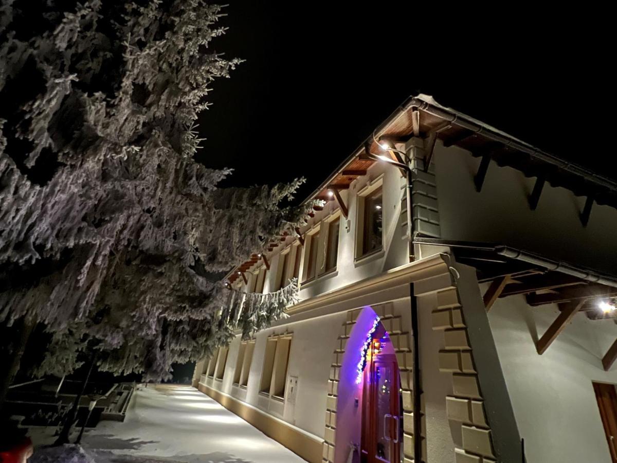 Hotel Galeria Pezinska Baba بيزينوك المظهر الخارجي الصورة